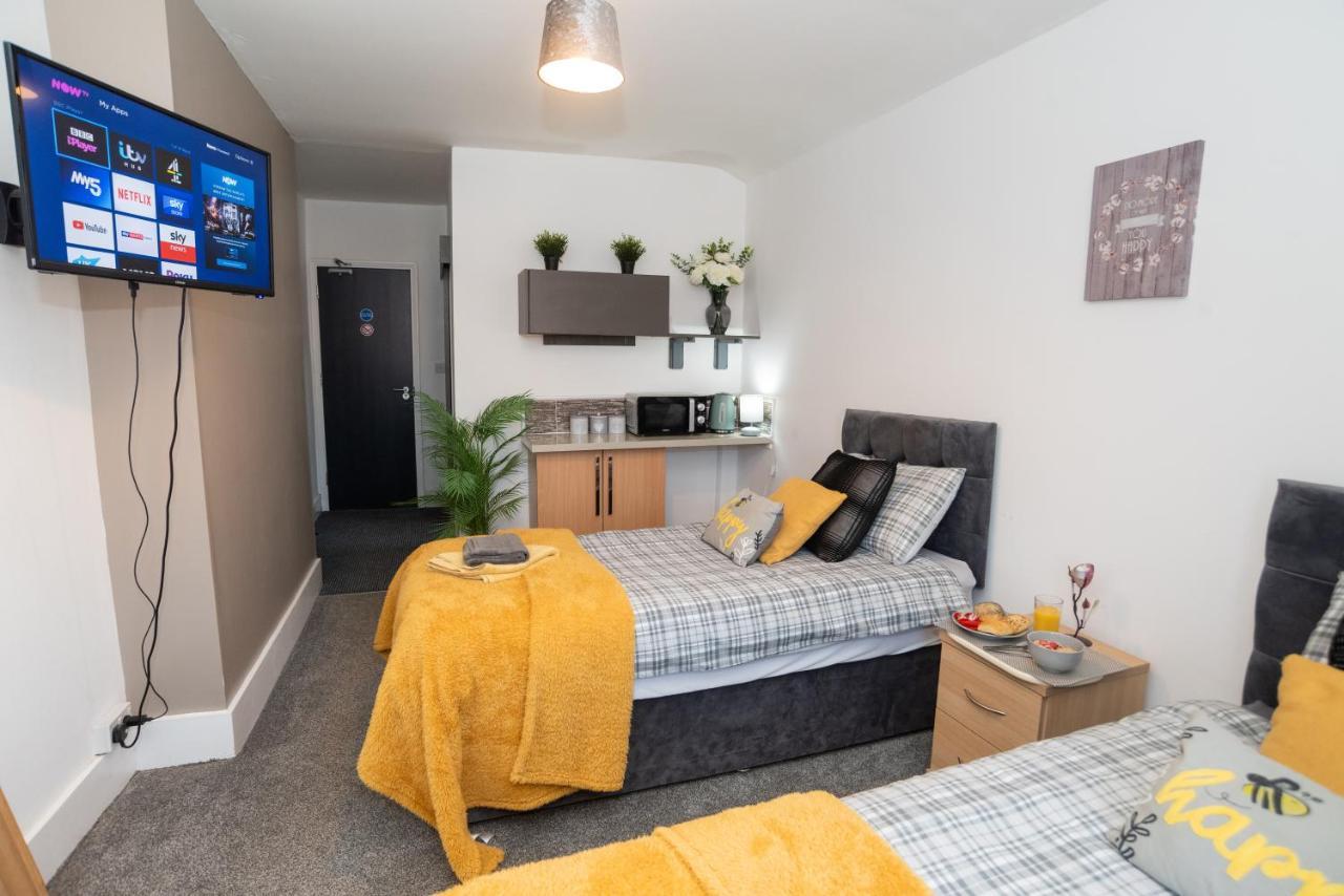 Bentley House With En-Suites Crewe Ngoại thất bức ảnh
