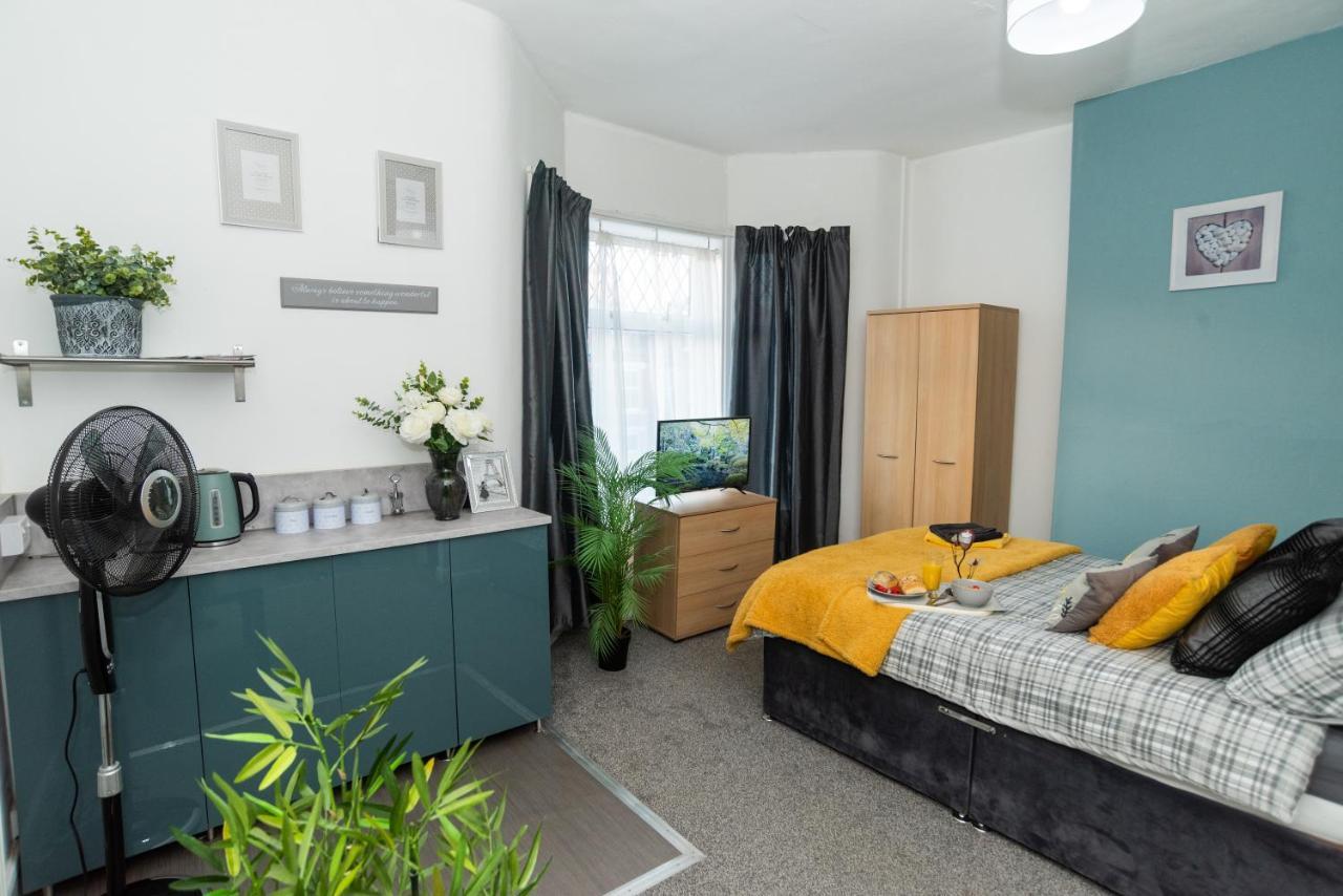 Bentley House With En-Suites Crewe Ngoại thất bức ảnh