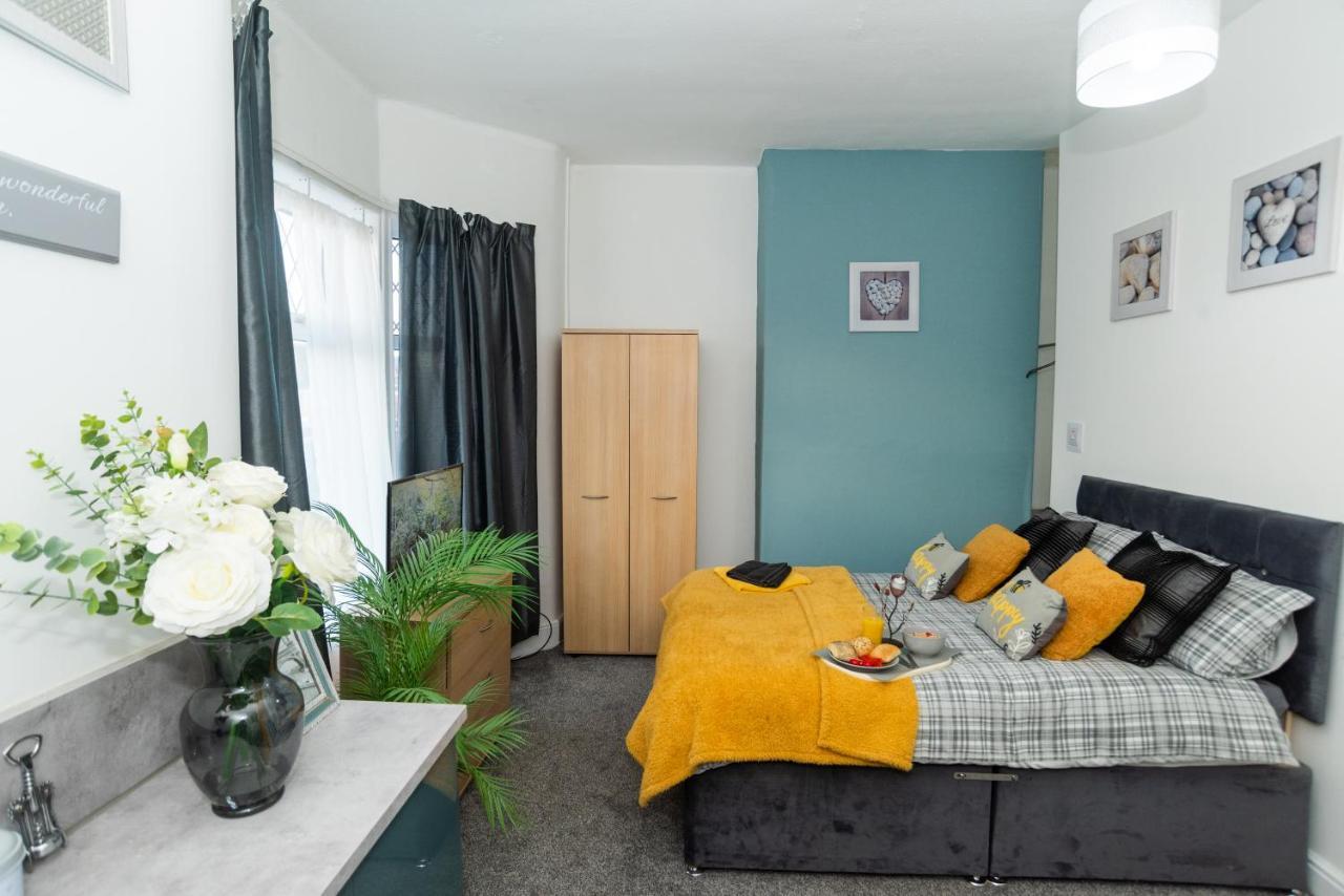 Bentley House With En-Suites Crewe Ngoại thất bức ảnh