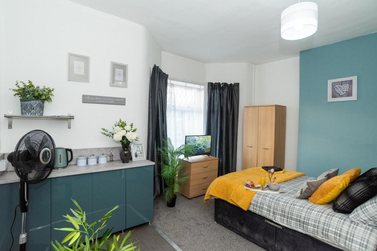 Bentley House With En-Suites Crewe Ngoại thất bức ảnh