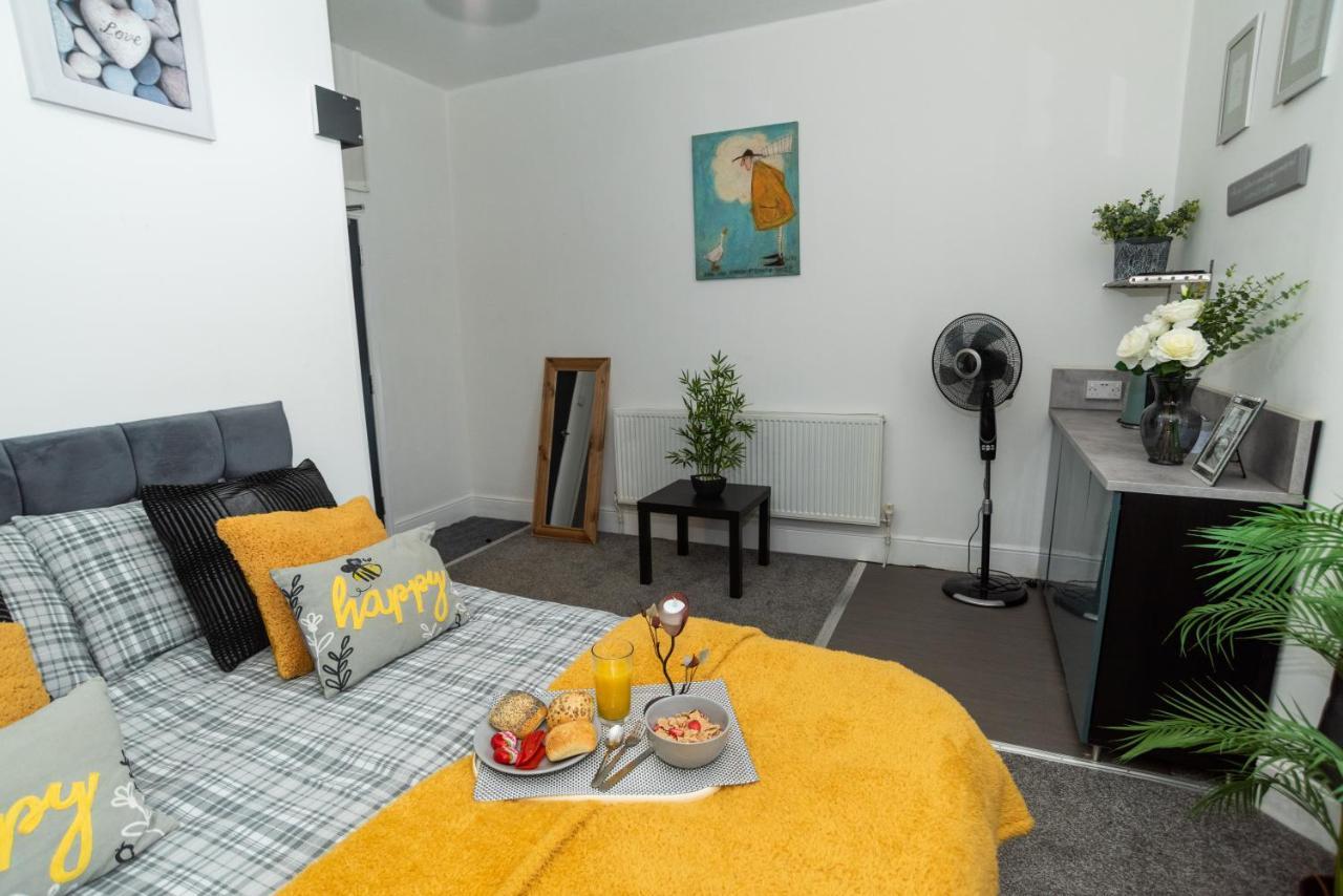 Bentley House With En-Suites Crewe Ngoại thất bức ảnh