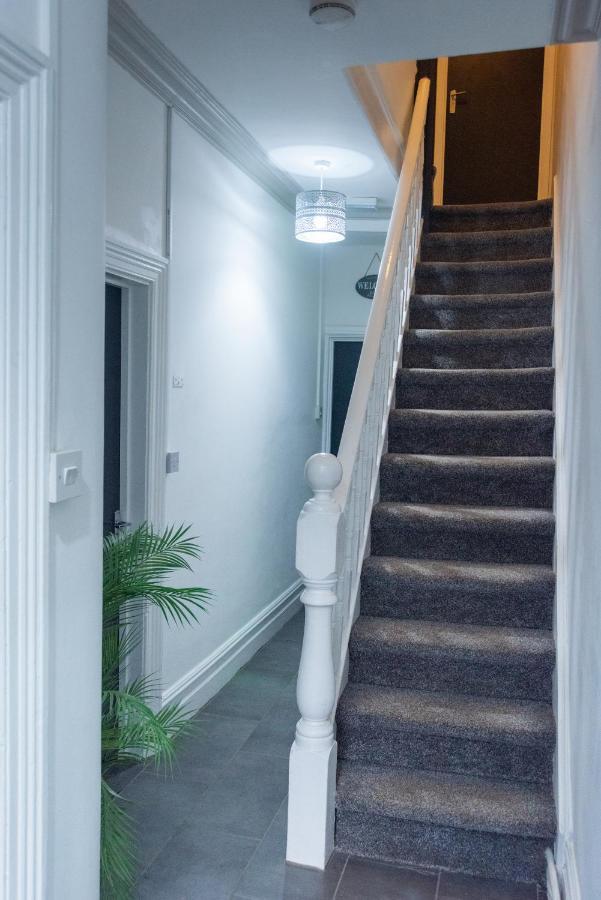 Bentley House With En-Suites Crewe Ngoại thất bức ảnh